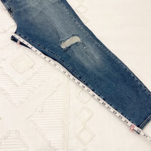 NWT-Good American Good Legs Cropped Jeans - Picture 4 of 11